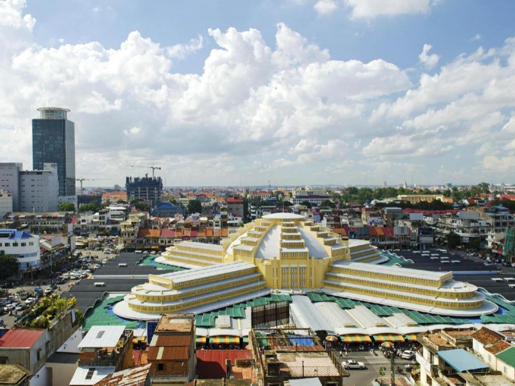 Le President Hotel Phnom Penh Extérieur photo