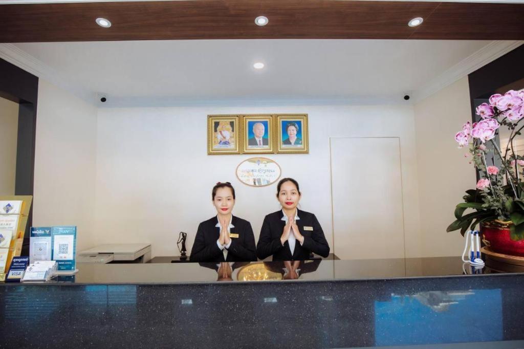 Le President Hotel Phnom Penh Extérieur photo