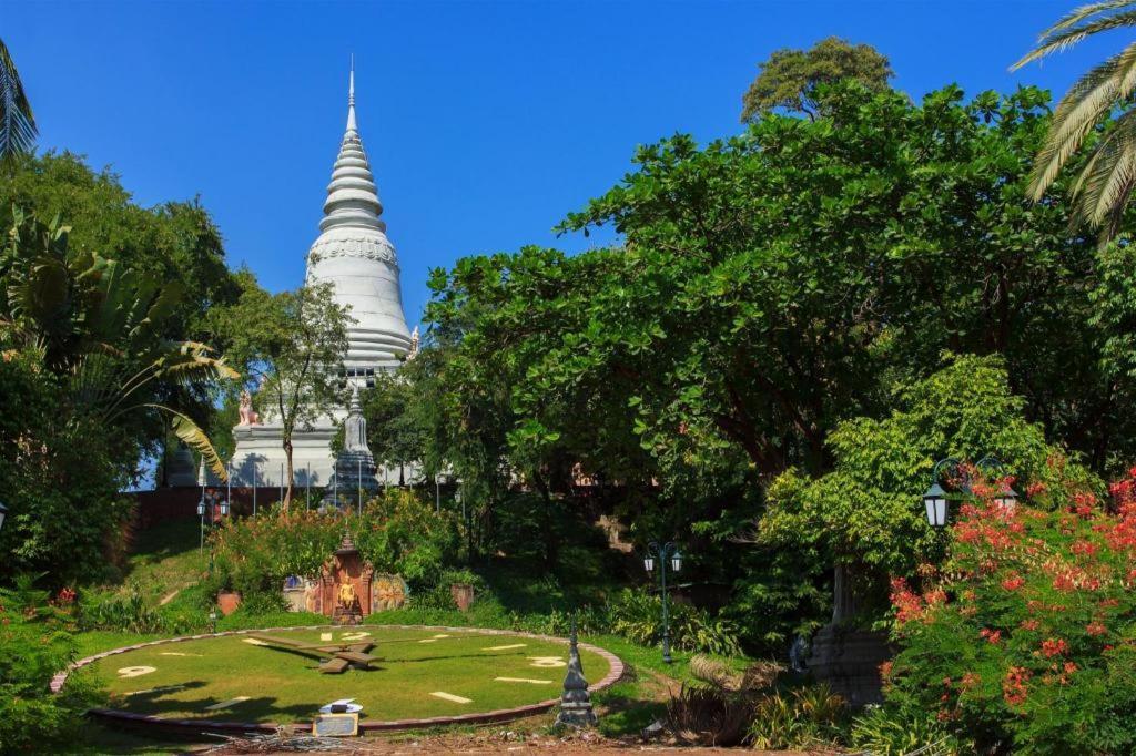 Le President Hotel Phnom Penh Extérieur photo