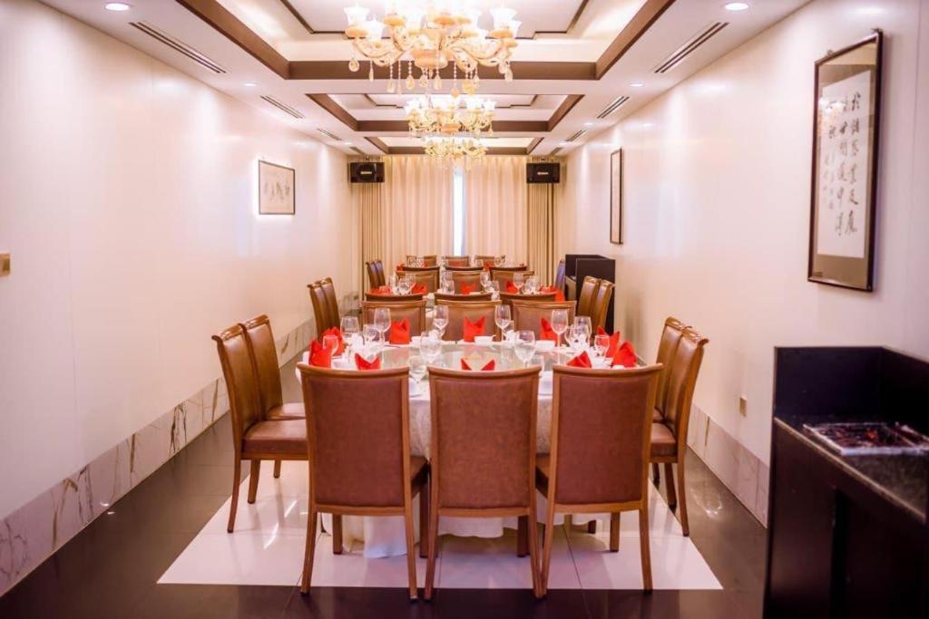 Le President Hotel Phnom Penh Extérieur photo