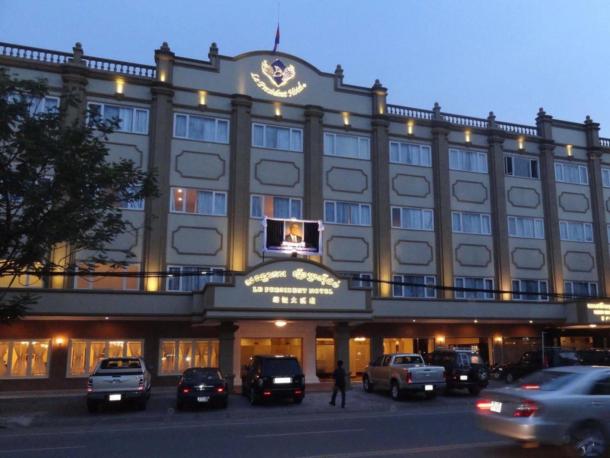 Le President Hotel Phnom Penh Extérieur photo