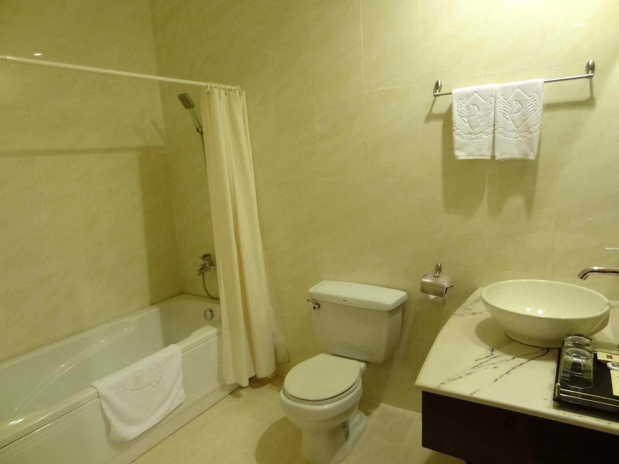 Le President Hotel Phnom Penh Extérieur photo