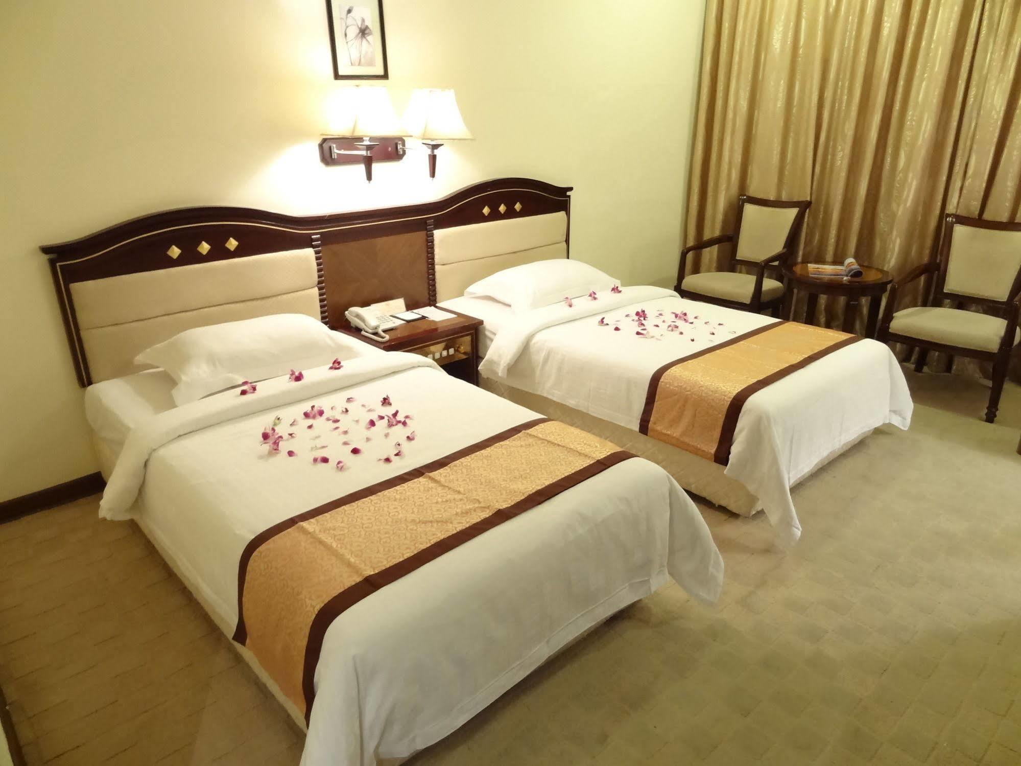 Le President Hotel Phnom Penh Extérieur photo