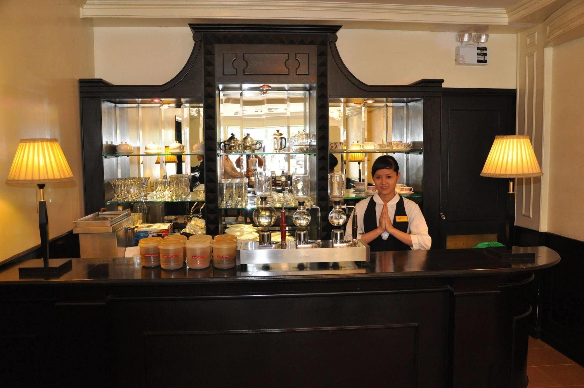 Le President Hotel Phnom Penh Extérieur photo